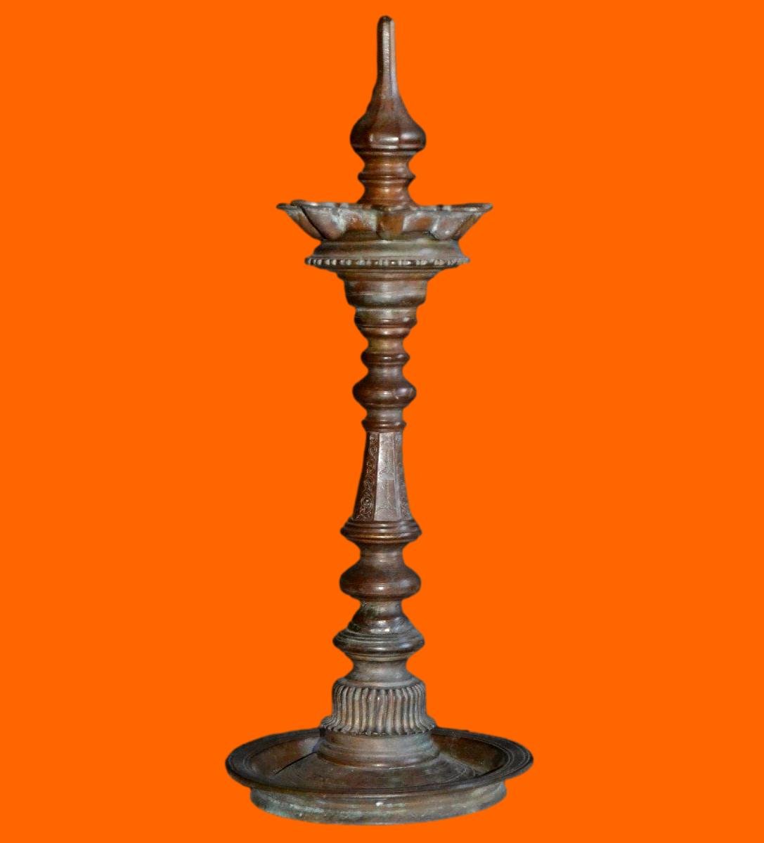 Engraved Bronze Oil Lamp With 7 Spouts, Height 52 Cm, Ritual Object From Nepal, 19th Century