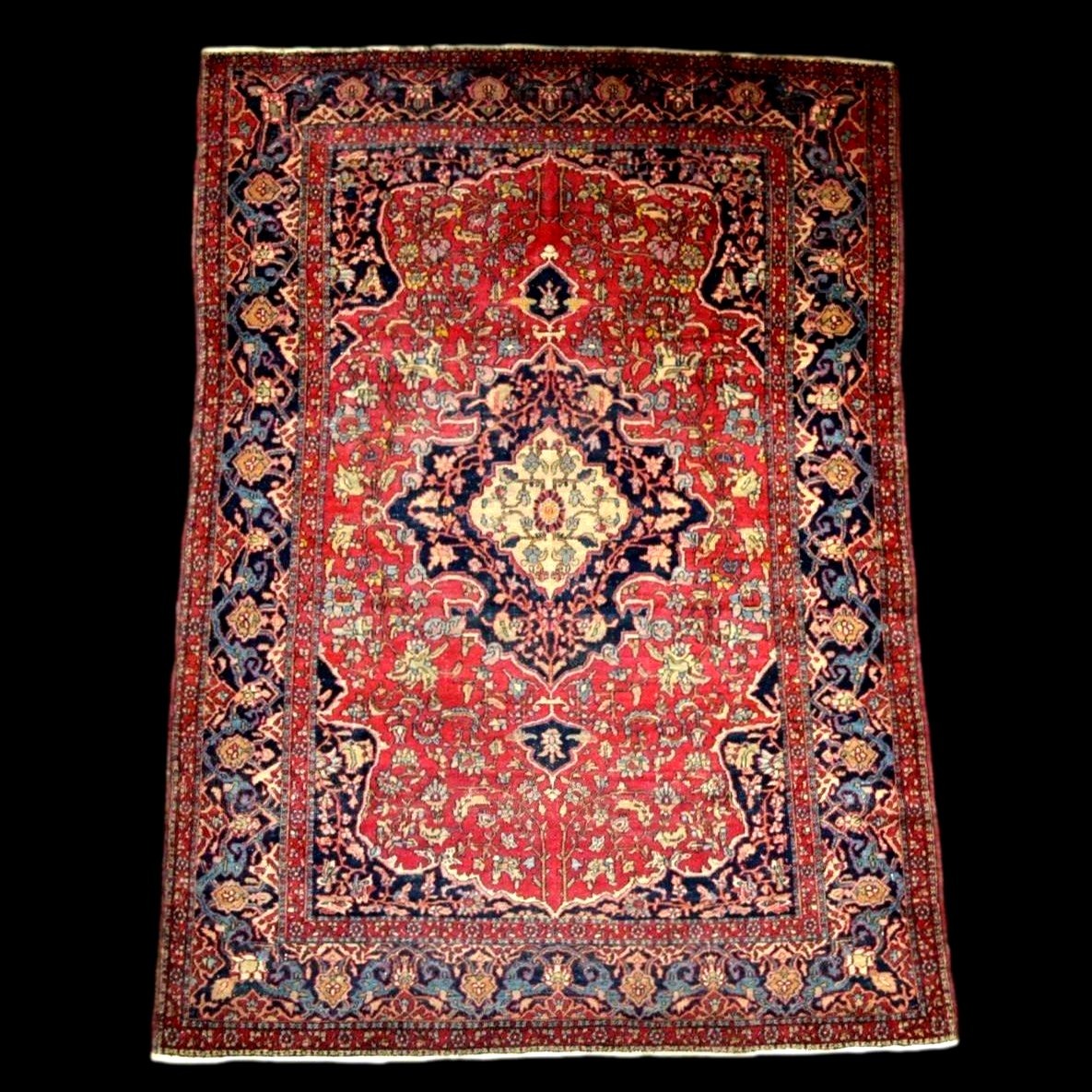 Tapis Ispahan, 145 x 202 cm, laine et soie nouées main sous la dynastie Kadjar, très bon état