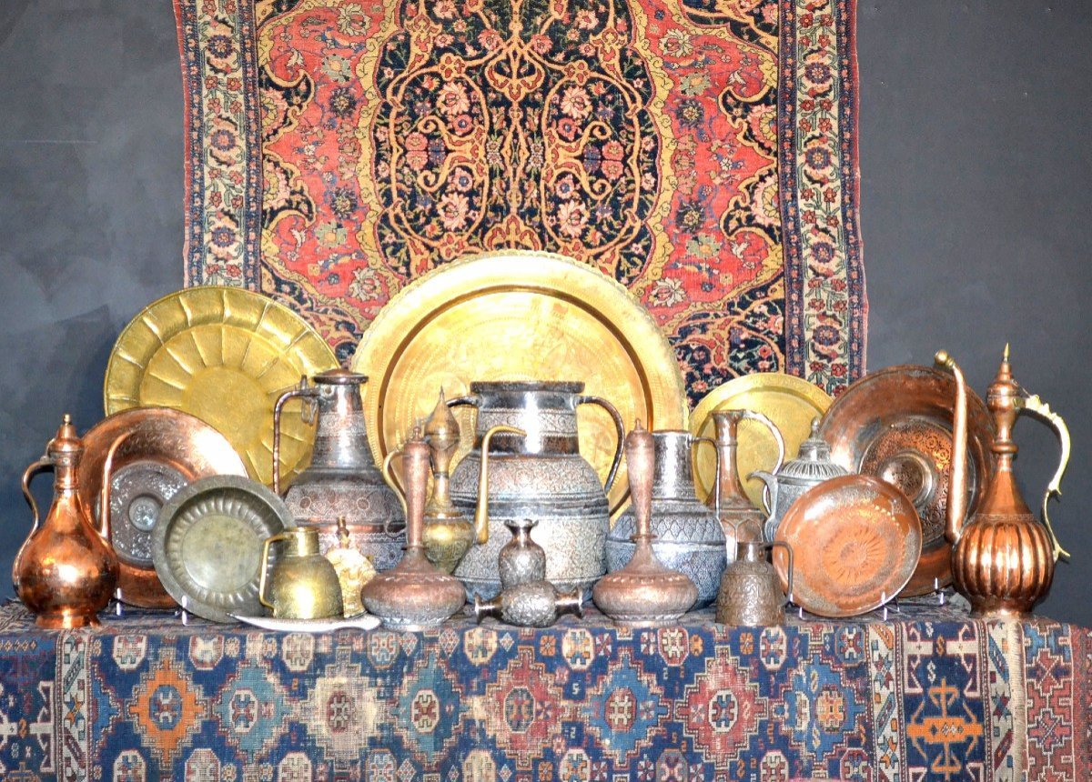 Un grand plat Berbère en terre cuite, Kabylie, Sejnane, rare décor au collier, 1900, bon état -photo-2
