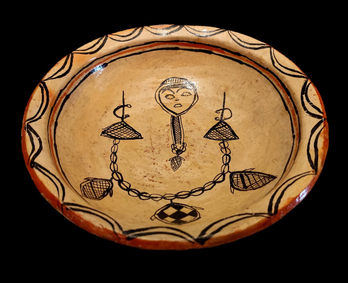 A Berber Dish, Terracotta, Kabylie, Sejnane, Rare Design Featuring A Face And Necklace, 1900, In Good Condition-photo-2