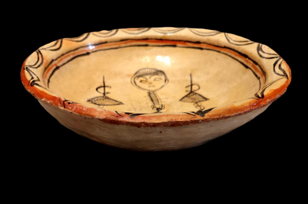 A Berber Dish, Terracotta, Kabylie, Sejnane, Rare Design Featuring A Face And Necklace, 1900, In Good Condition-photo-3