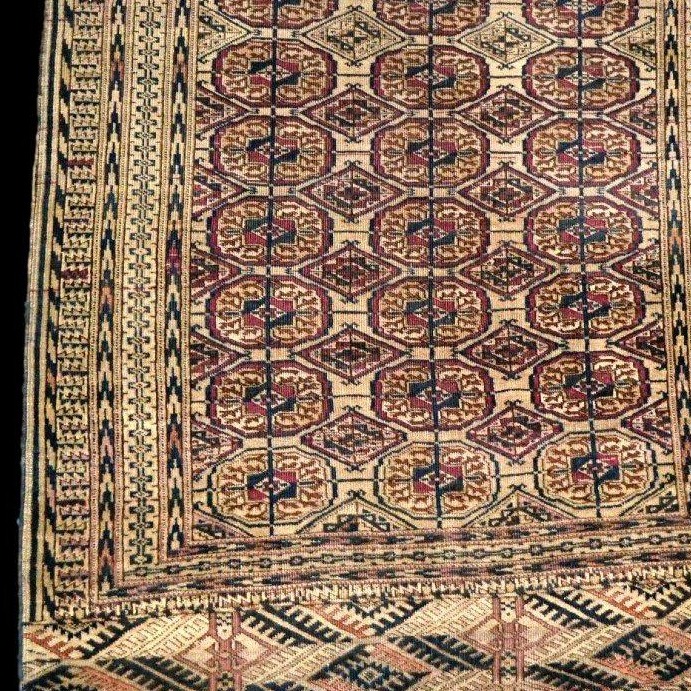 Tapis Tekké, 124 x 187 cm, laine sur laine nouée main vers 1900 par une tribu Tekké-photo-4
