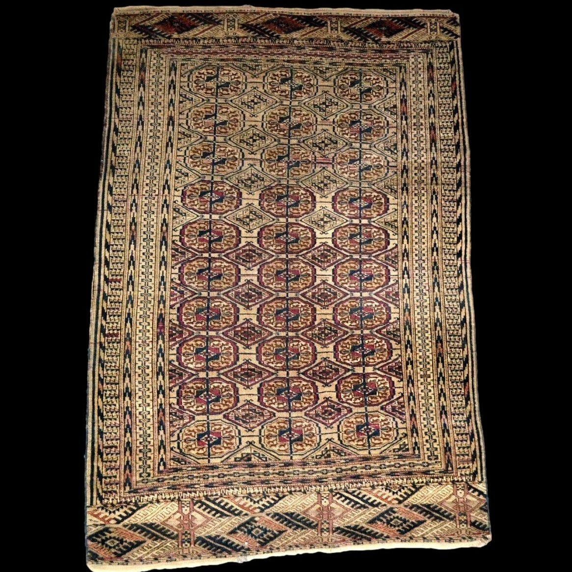 Tapis Tekké, 124 x 187 cm, laine sur laine nouée main vers 1900 par une tribu Tekké