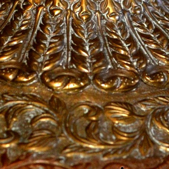 Vase en laiton et cuivre rouge fortement ouvragé originaire d'Inde. fin XIXème début du XXème S-photo-4