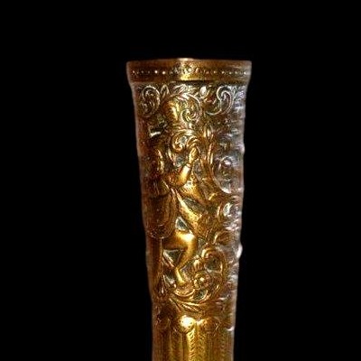 Vase en laiton et cuivre rouge fortement ouvragé originaire d'Inde. fin XIXème début du XXème S-photo-2