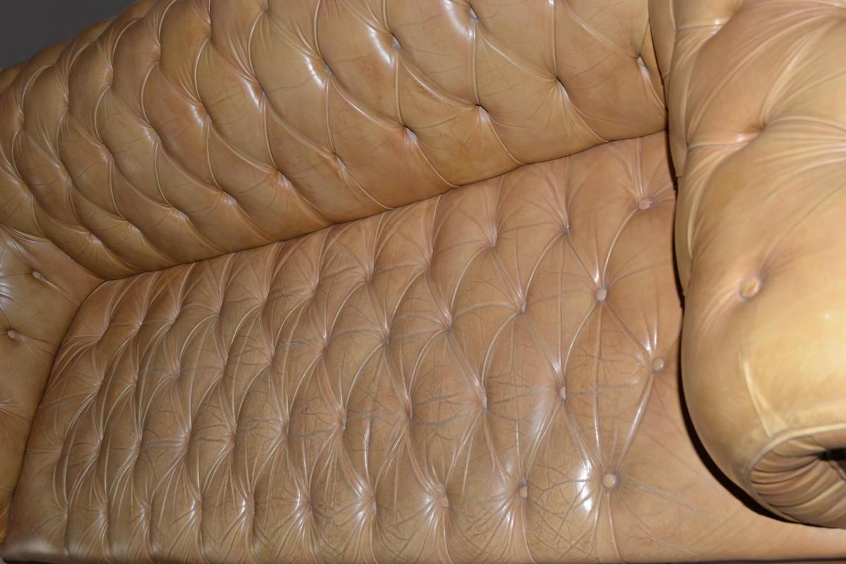 Canapé CHESTERFIELD vintage, cuir miel , 3 places,  Angleterre vers 1970, en très bon état-photo-3