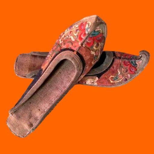 Pair Of Embroidered Linen Shoes, China, XIXth Century-photo-4