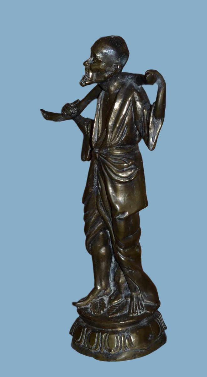 Grand Bronze d'un porteur d'eau,  Asie, première partie du XXème Siècle