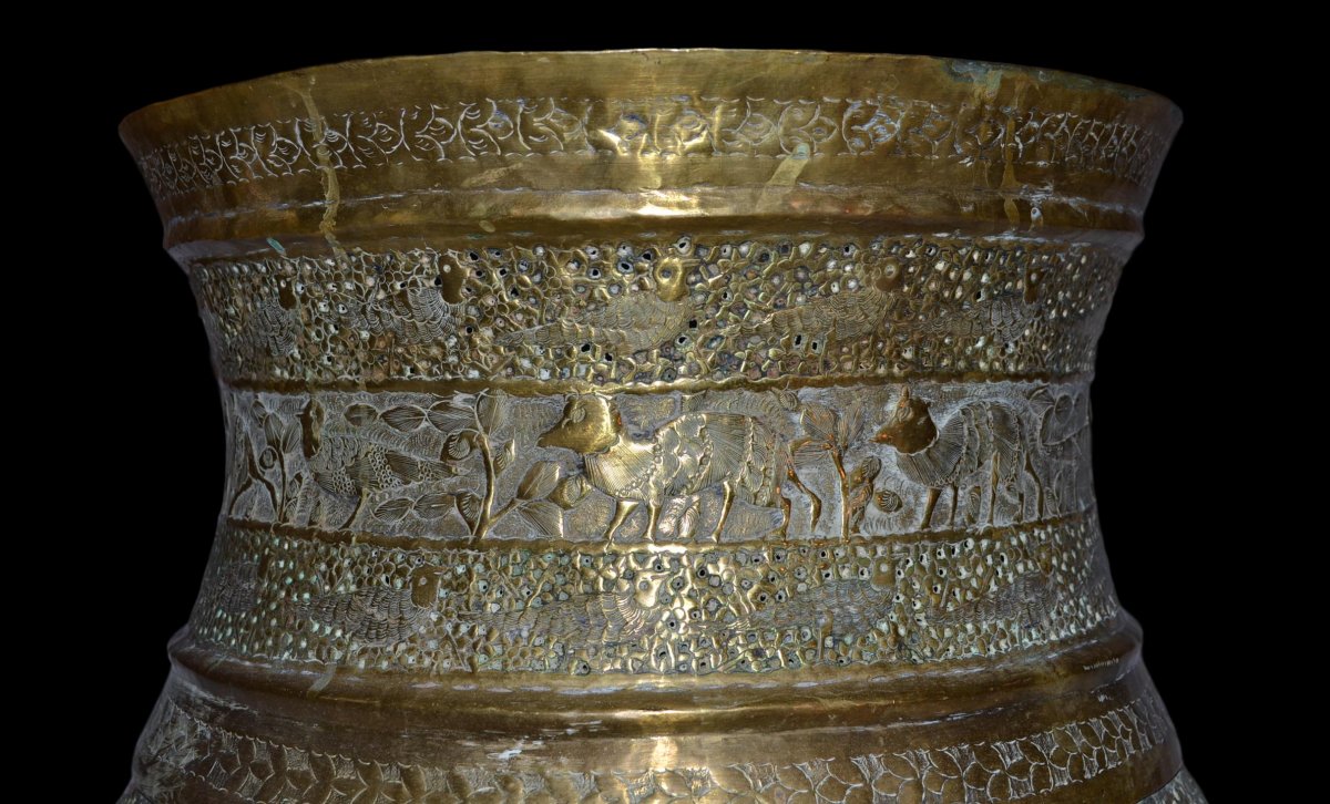 Important Chiseled Copper Vase, Indo-persian From The XIXth Century, In Superb Condition-photo-1