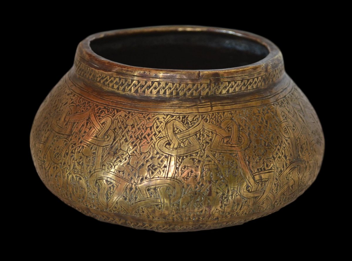 Tâs, Chiseled Copper Basin, Iran, Fars Province, XV / XVIth Century-photo-4