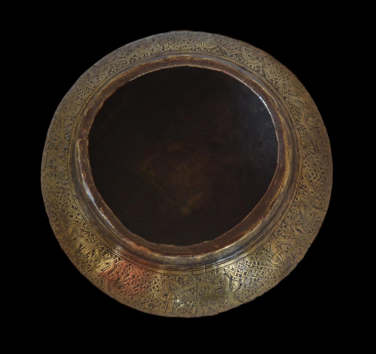 Tâs, Chiseled Copper Basin, Iran, Fars Province, XV / XVIth Century-photo-2