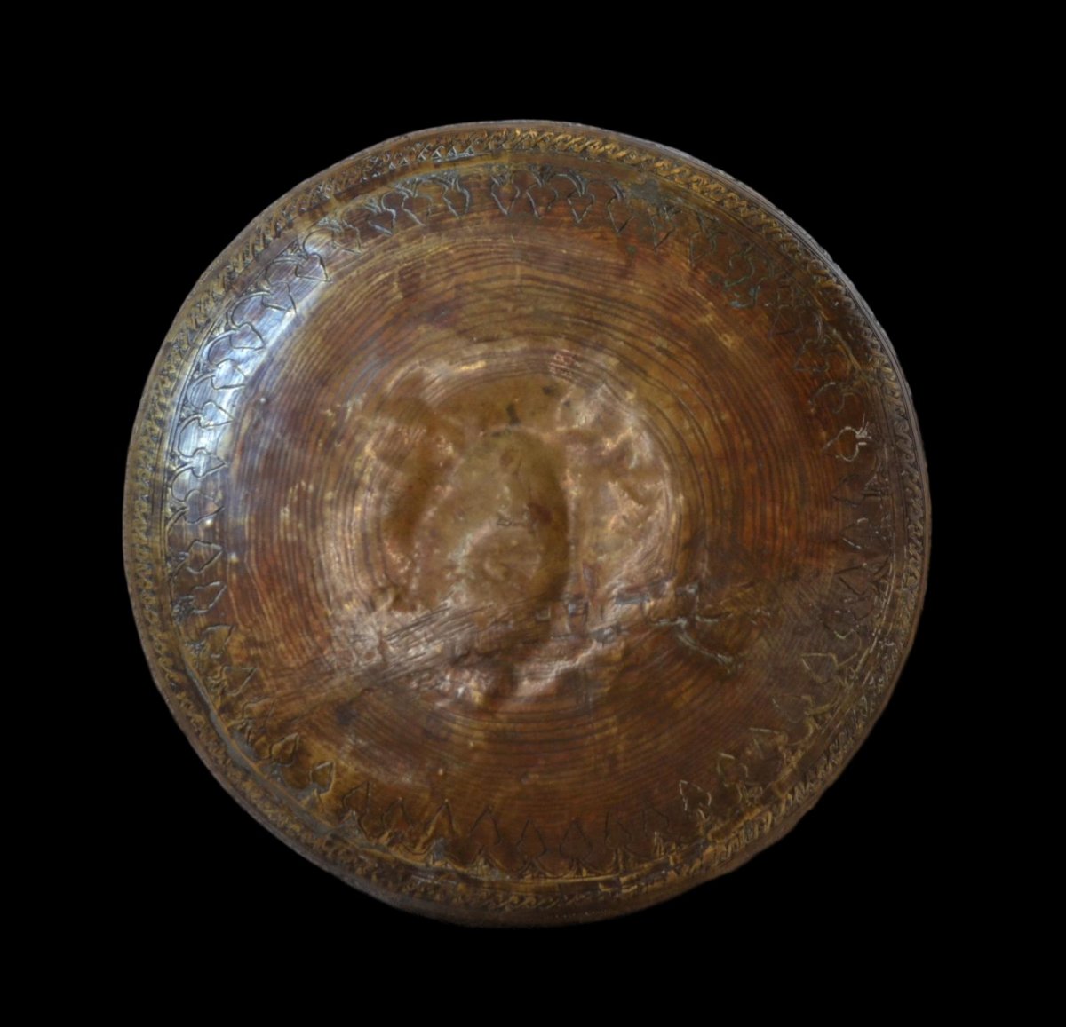 Tâs, Chiseled Copper Basin, Iran, Fars Province, XV / XVIth Century-photo-3