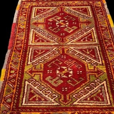 Tapis Anatolien ancien, 59 x 102 cm, laine sur laine noué main en Turquie, milieu XXème siècle-photo-1
