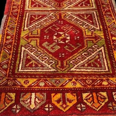 Tapis Anatolien ancien, 59 x 102 cm, laine sur laine noué main en Turquie, milieu XXème siècle-photo-2