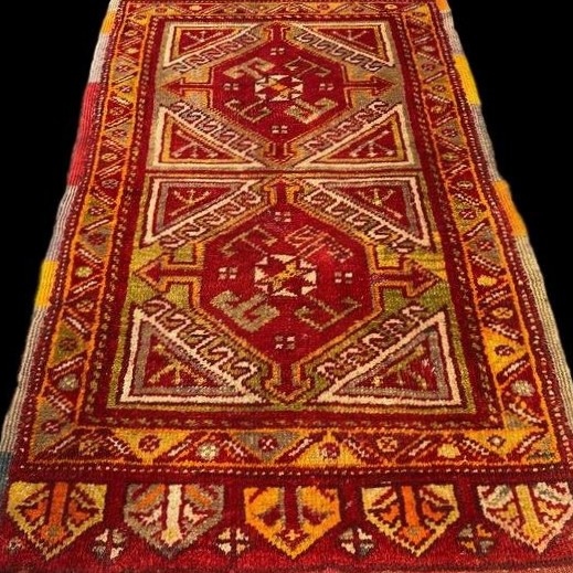 Tapis Anatolien ancien, 59 x 102 cm, laine sur laine noué main en Turquie, milieu XXème siècle