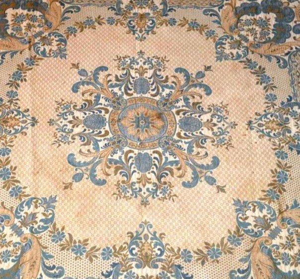 Tapis de Guéridon en Laine , France vers 1900,  Très Bon état et couleurs fraiches