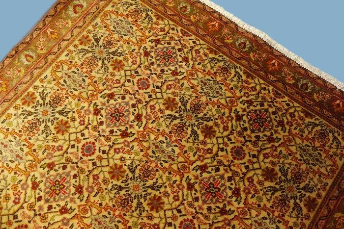 Persian Rug Yezd, 122 Cm X 192 Cm, Iran, Hand-knotted Wool, Circa 1970 In Very Good Condition-photo-4