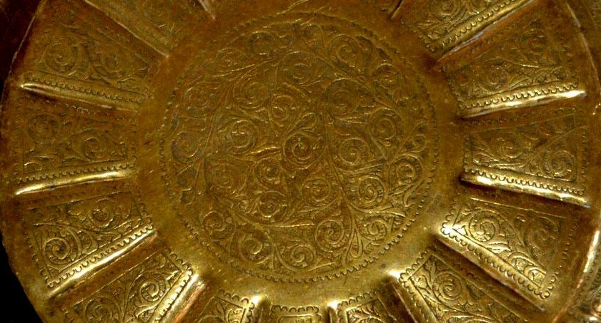 Important Tray Decorated With The Sun In Chiseled Copper, Central Asia, 19th Century-photo-1