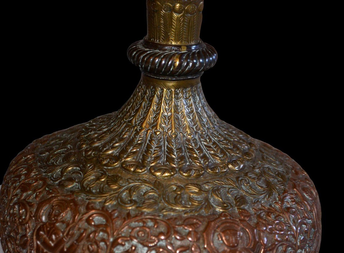 Vase à deux cuivres, Inde, décor gravé au repoussé de dieux et déesses, XIXème Siècle-photo-3