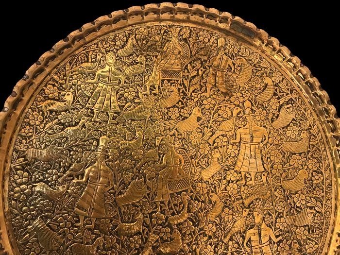 Old Kadjar Tea Tray In Chiseled Brass, Persia, Diameter 47 Cm, Sumptuous Persian Decor-photo-3