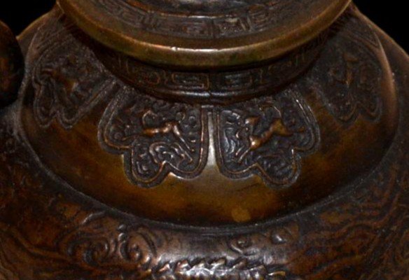 Théière en bronze signée, décor de dragon, Asie, seconde moitié du XIXème siècle, bel état-photo-4