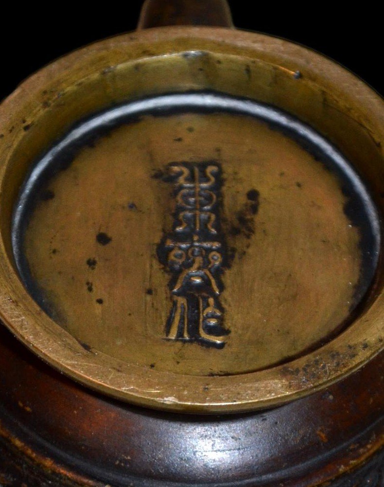 Théière en bronze signée, décor de dragon, Asie, seconde moitié du XIXème siècle, bel état-photo-6