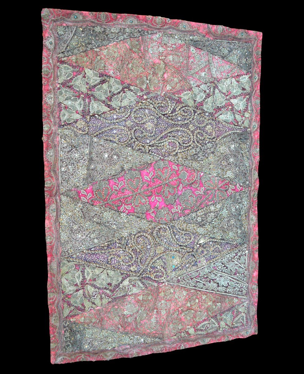Kalaga ancien, soie brodée, 100 cm x 157 cm, Birmanie, fil d'argent, perles, verre, XIXème -photo-4
