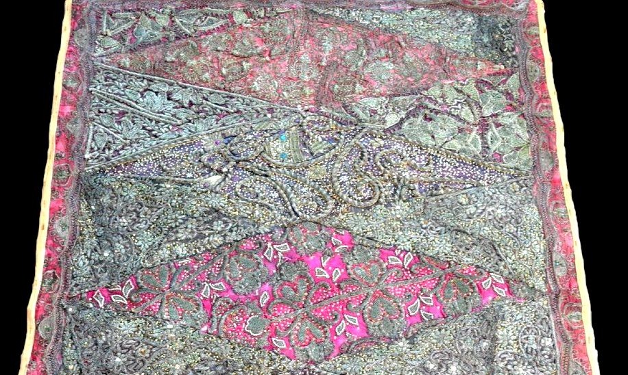 Old Kalaga, Embroidered Silk, 100 Cm X 157 Cm, Burma, Silver Thread, Pearls, Glass, 19th Century-photo-1