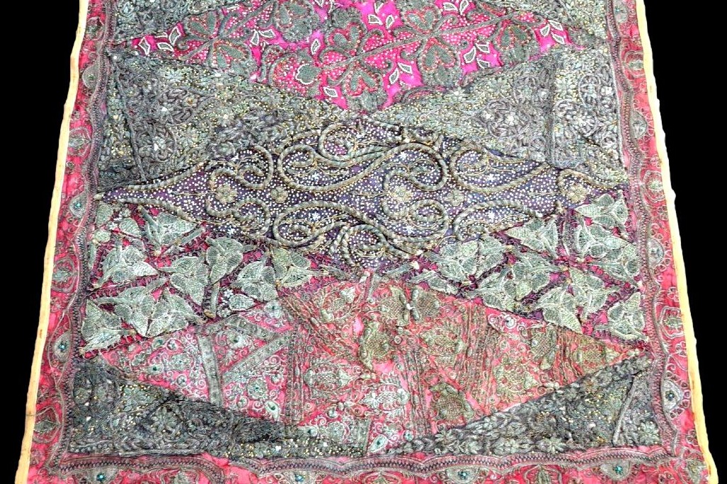 Old Kalaga, Embroidered Silk, 100 Cm X 157 Cm, Burma, Silver Thread, Pearls, Glass, 19th Century-photo-2