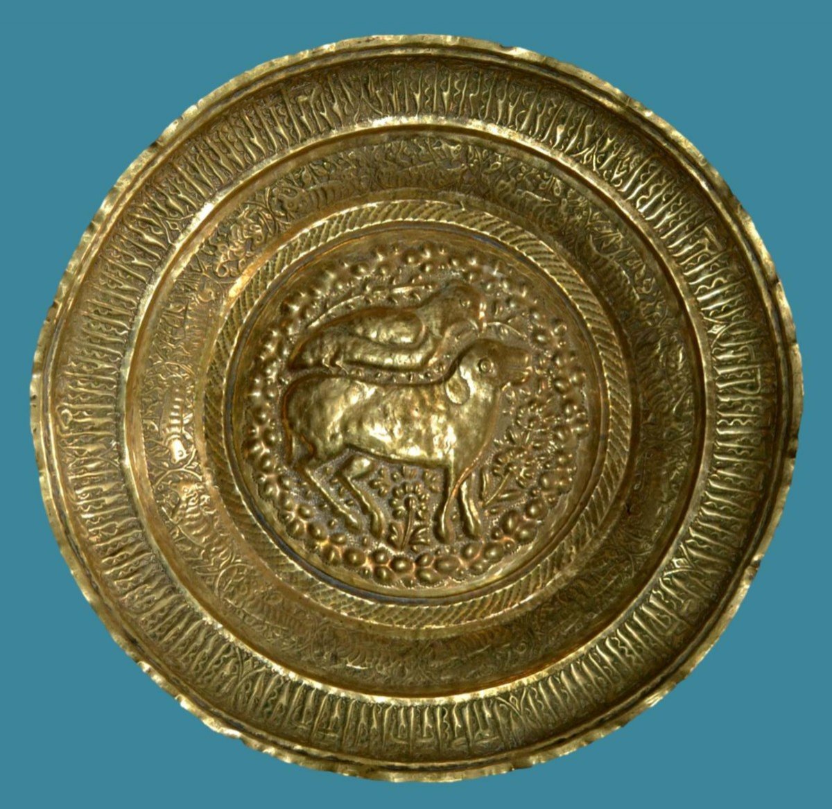 Important plat au "Lion Solaire", Perse , XIXème siècle, diamètre 45 cm, travail au repoussé-photo-4