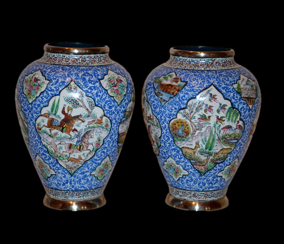 Minâkâri, bijoux, peints à la main, paire de vases signés, Ispahan, Iran, début du XXème siècle