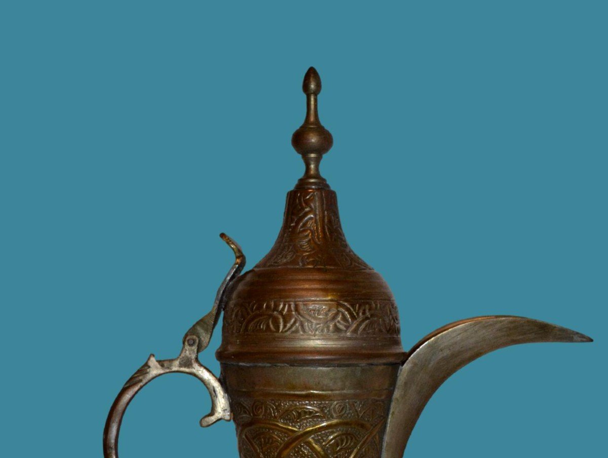 Grande cafetière Dallah   دلة  ouvragée, cuivre étamé, Golfe Persique, vers 1900, très bon état-photo-3