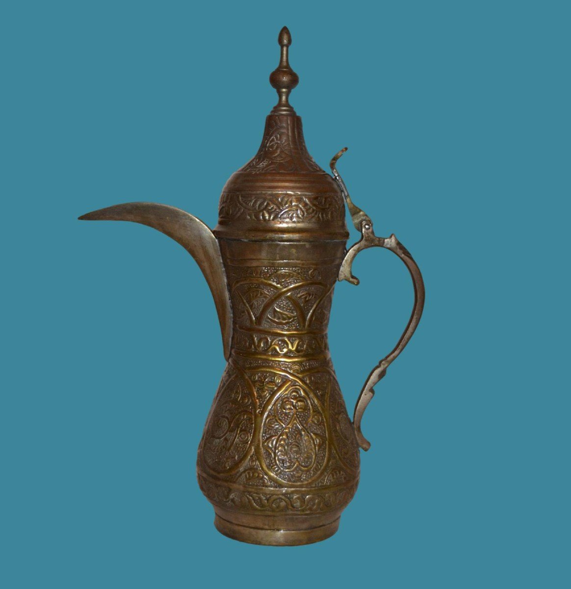 Grande cafetière Dallah   دلة  ouvragée, cuivre étamé, Golfe Persique, vers 1900, très bon état-photo-4