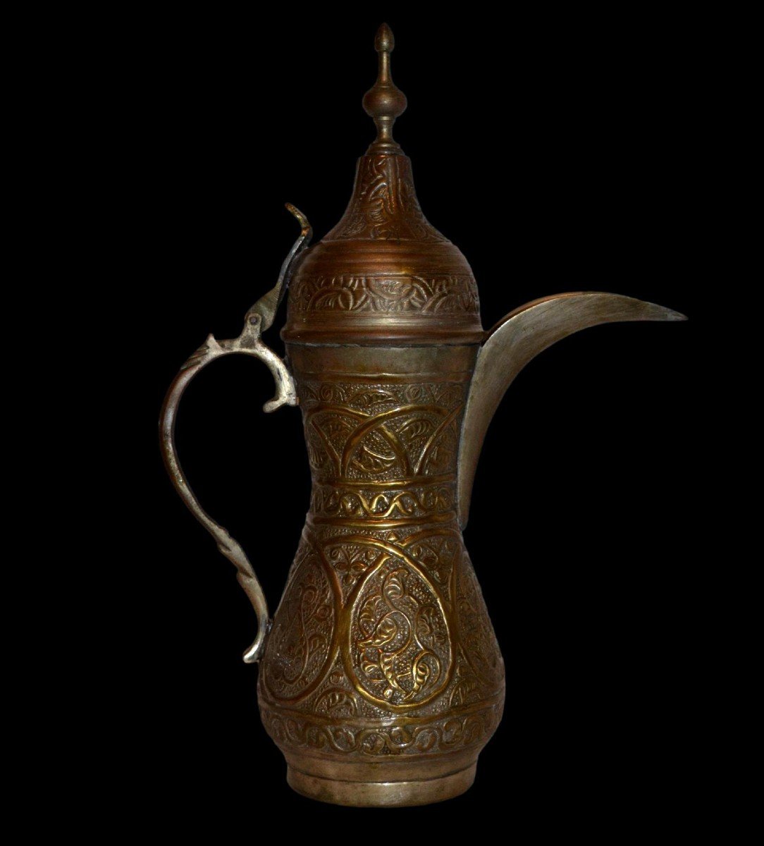 Grande cafetière Dallah   دلة  ouvragée, cuivre étamé, Golfe Persique, vers 1900, très bon état-photo-4