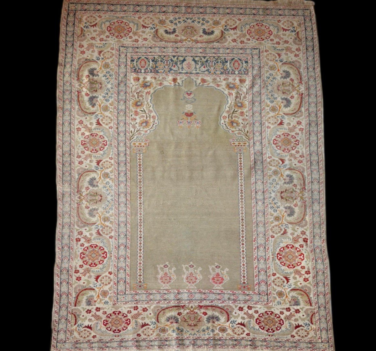 Tapis Istambul ancien de prière, soie et laine, 128 cm x 179 cm, Empire Ottoman, début XXème 