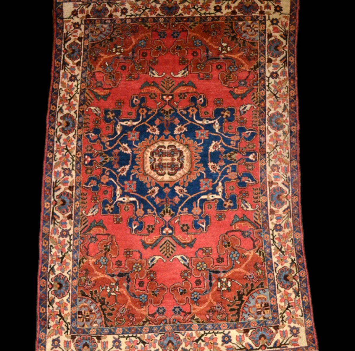 Old Persian Tafresh Rug, 135 X 194 Cm, Hand-knotted Wool In Iran At The Beginning Of The 20th Century