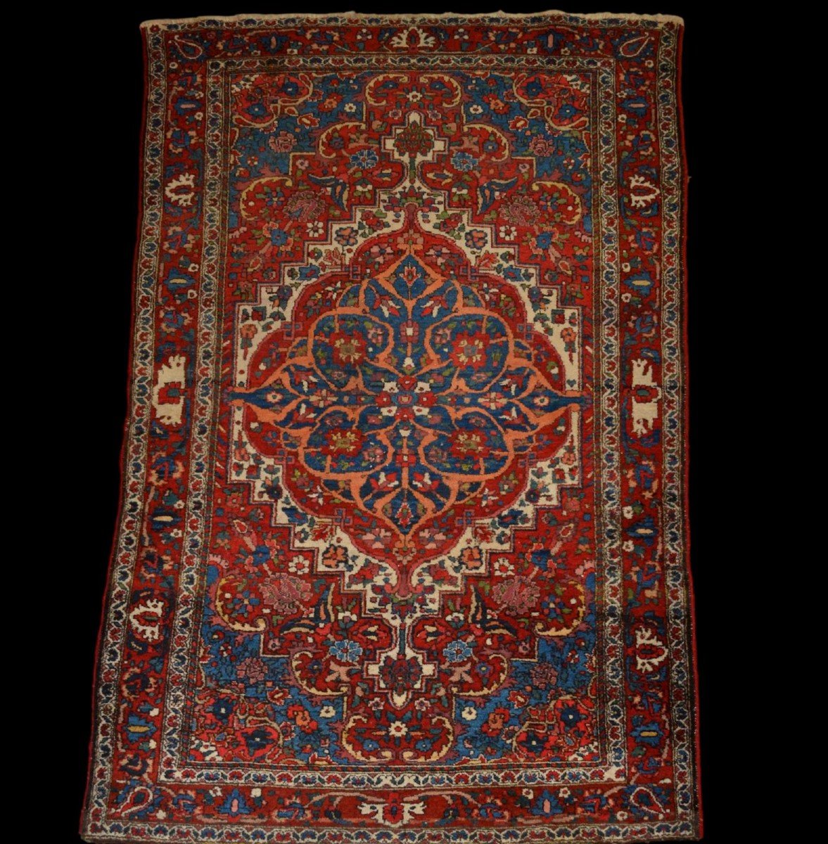 Antique Bakhtiar Rug, 133 X 207 Cm, Hand-knotted Wool In Iran, First Part Of The 20th Century
