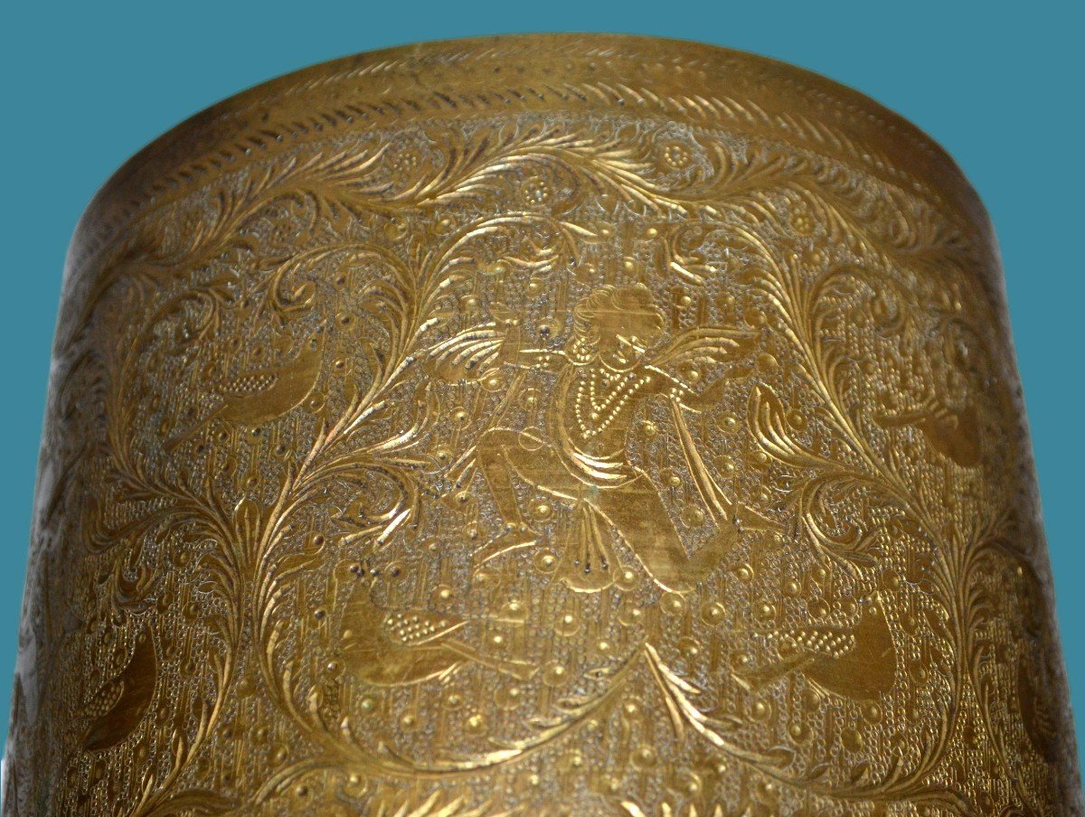 Vase en laiton épais Indo-persan, gravé au burin toutes faces, fin XIXème, très bon état-photo-2