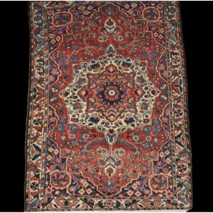 Antique Bakhtiar Rug, 137 X 194 Cm, Hand-knotted Wool In Iran, First Part Of The 20th Century