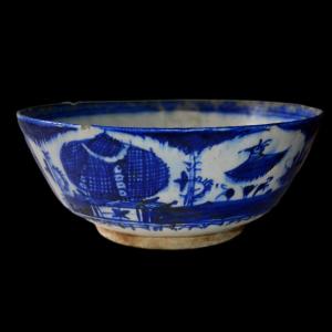 Large Persian Kadjar Bowl, Diameter 24.4 Cm, White, Blue, Siliceous Ceramic, Persia Of The 19th Century
