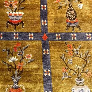 Carpet With Four Vases, Kham, 120 X 175 Cm, Hand-knotted Wool In Tibet Around 1960, Perfect Condition