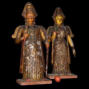 Importante et rare paire de statues Gangaur, Rajasthan, Inde du XIXème siècle