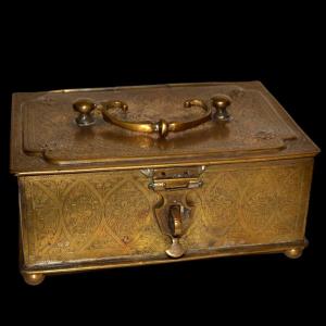 Brass Cosmetic Box Chiseled With Mandorles, Rajasthan, India, 19th Century, In Very Good Condition