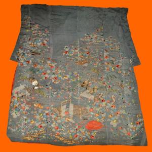 Dynastie Meiji, rare Kimono XIXème, soie brodée au fil d'or & soie doublée soie rouge, Japon, 