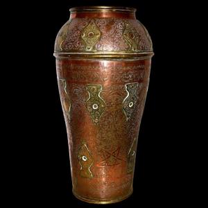 Rare beau vase aux deux cuivres, Ht 46 cm, décor épigraphique, étoiles, Maroc du XIXème siècle