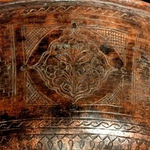 Bassin Safavide, Khorassan, Iran, cuivre, diam 27,5 cm, fin du XVIIème début du XVIIIème