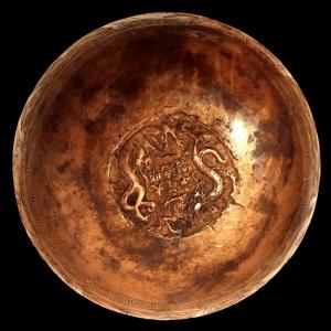 Bol, 26 cm, bronze doré de style Ming Xuande, XIXème, symboles de bons augures