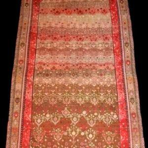 Tapis en Galerie mille-fleurs Kazak, 141 x 347 cm, datée de 1932, laine sur laine, Caucase