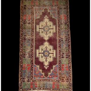 Tapis Moudjour, Anatolie, 115 cm x 220 cm, laine nouée main, Turquie, vers 1950, bel état