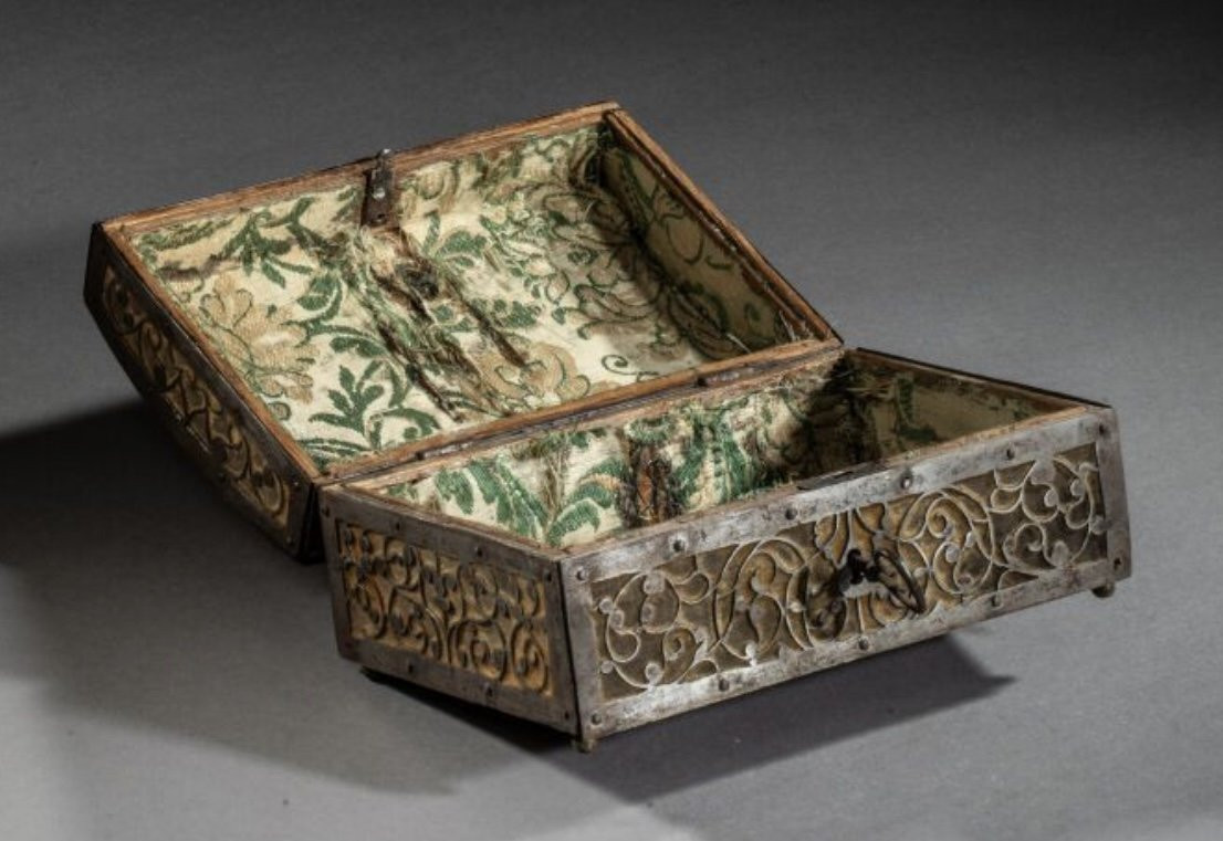 Openwork Wrought Iron Box, 17th Century-photo-3